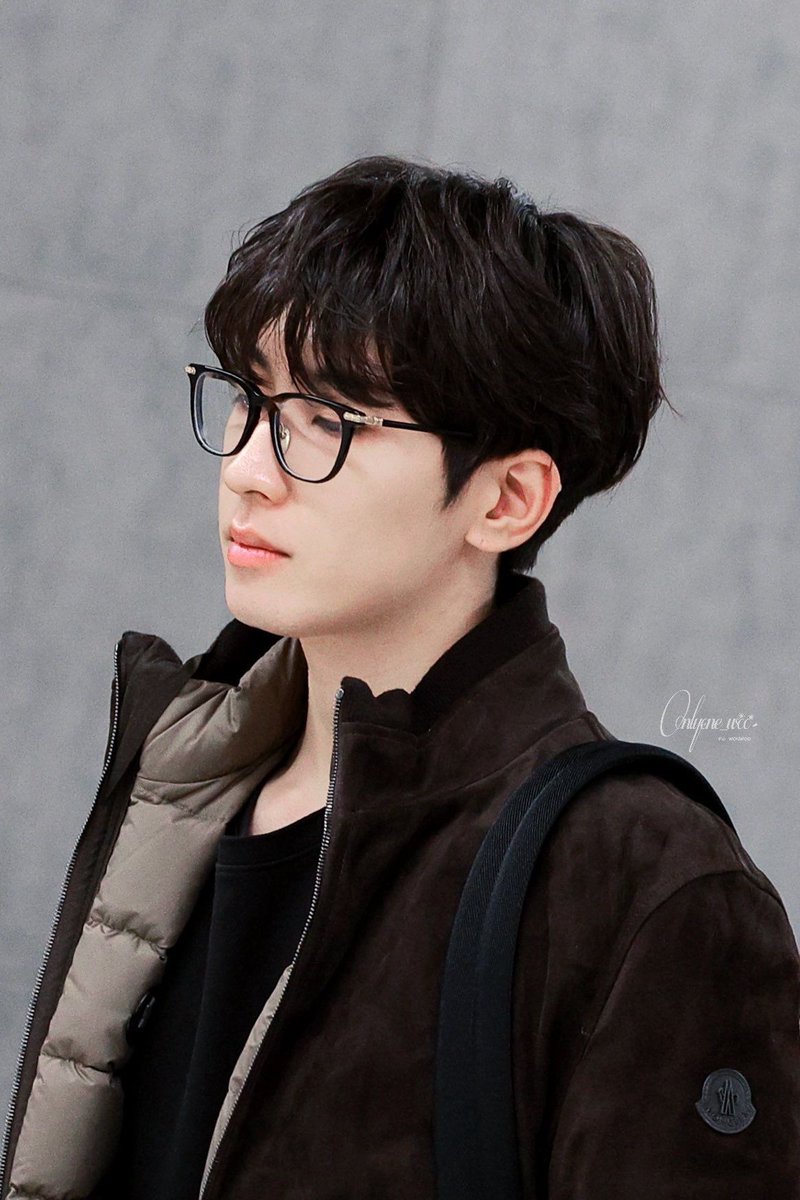 #민원 #미넌 

형 성경책 좀 그만 읽어요. 어차피 형이랑 나랑 입을 맞댄 순간부터 신은 우릴 버렸어. 

... 너가 두 번 버림받는게 싫어. 버림받는 게 얼마나 아픈건지 너는 알잖아. 너가 아픈 게 싫어.