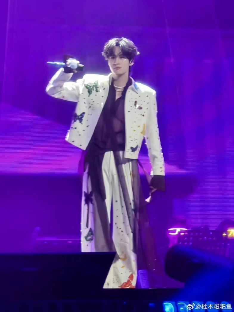 minwonnwoo's tweet image. WTF????? IS THAT A SHEER TOP??????? 

#ZhanXuan #展轩
#SEEYOUONSUNDAY3PM