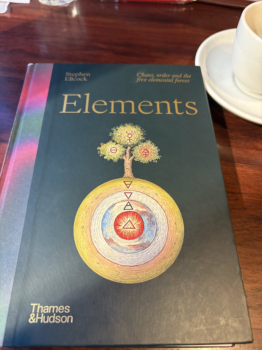 Kagami_Ryuji's tweet image. 鋭意制作中！火地風水空のエレメントをめぐるイマジネーションの博物誌。春には出したい！一目惚れして日本に紹介したかった本。