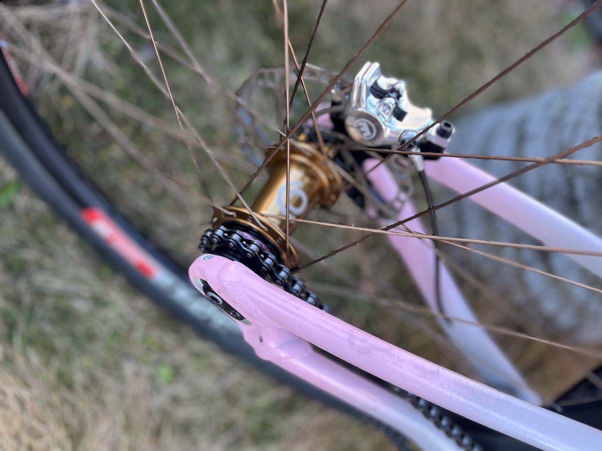 Specialized P-3のプチカスタム、ハンドルバー、ステム、ブレーキをグレードアップして扱いやすく致しました。更に飛びやすくなったのではないでしょうか。楽しんで下さいね♪
astbikes.square.site もご利用下さい。
#astbikes
#astforest
#練馬板橋
#和光市秩父市
#マウンテンバイクショップ