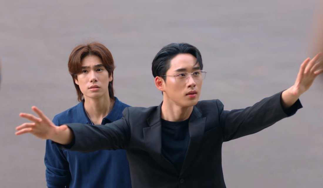 รักภาพนี้มากเลย เพราะมันคือภาพ 'รักแท้และเพื่อนตาย' ของธีรกิจ เคียน ลี

พีชที่กลัวปืนแต่ต้องมาโดนเอาปืนจ่อหน้า เพราะเลือกที่จะอยู่เคียงข้างคุณธีร์ กับโมกข์ที่ทำหน้าที่ของเพื่อนในการปกป้อง 'หัวใจ' ของคุณธีร์อะ โคตรอิมแพ็คเลย ㅠ ㅠ

#MeAndTheeSeriesEP9