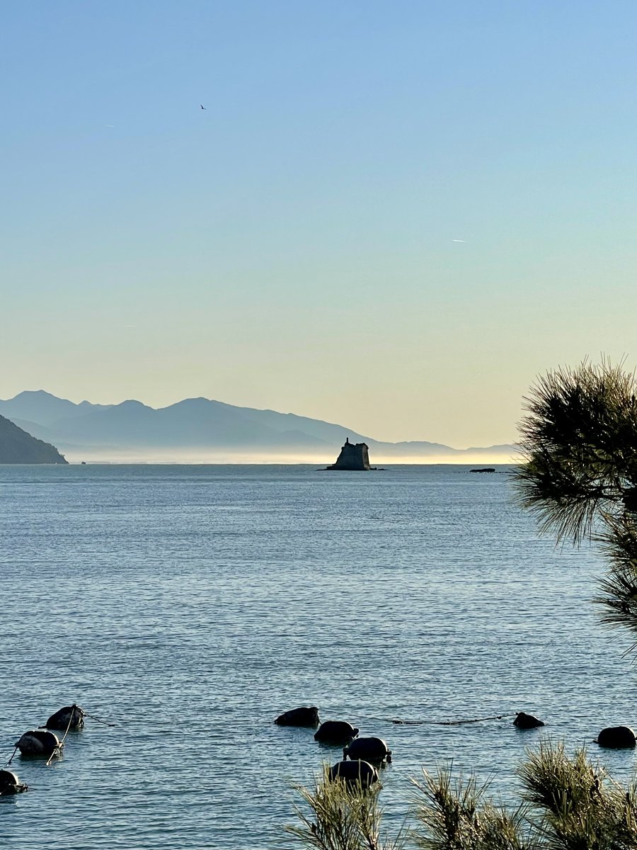 enzomazza's tweet image. #earlyrunning Portovenere