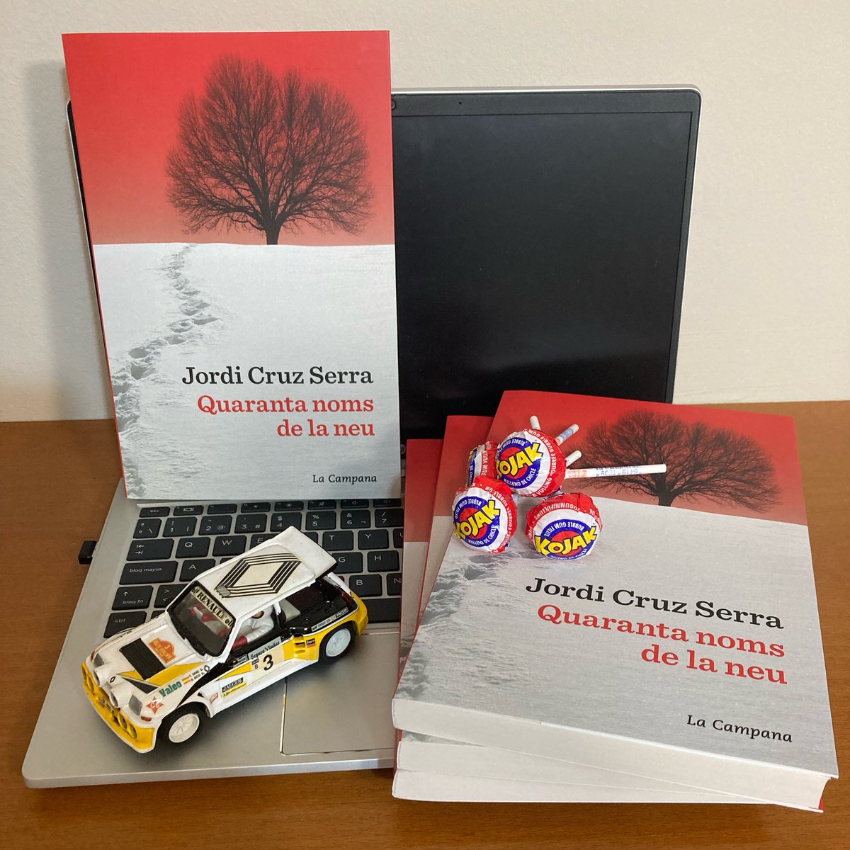 📚 Escalfant motors per la presentació de “𝑸𝒖𝒂𝒓𝒂𝒏𝒕𝒂 𝒏𝒐𝒎𝒔 𝒅𝒆 𝒍𝒂 𝒏𝒆𝒖”, de La Campana <a href="/penguinllibres/">Penguin Llibres</a>, dimarts 13 de gener a les 19 h a @documentabcn 
Esteu tots convidats.
Quins nervis! 😉