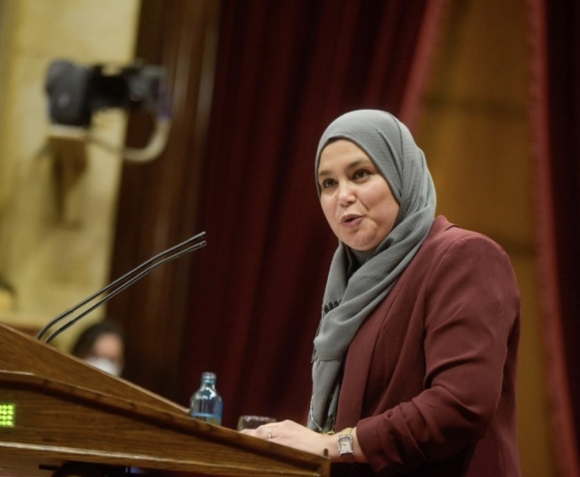 Mentre uns moren per alliberar el món de l'islamisme, d'altres cobren per blanquejar-lo.

Però ep, són progressistes i feministes eh...

#SalvemCatalunya