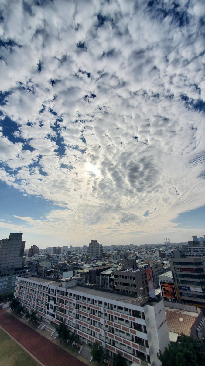 看、直拍有災難視覺效果的雲⛅️