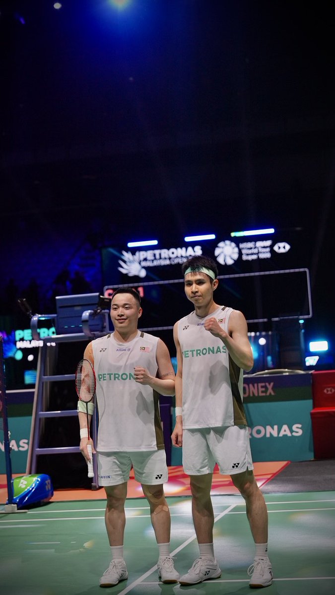 Min_Badminton's tweet photo. One last step to their first ever S1000 title, may God ease Aaron Chia Teng Fong, Soh Wooi Yik and View Kunlavut's way to win today's Finals match and end the match with no injuries 🙏🏼🤍 https://t.co/ztK9tg8tas