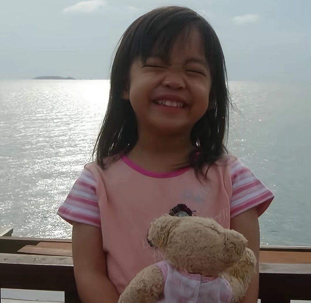 “i wonder who                         “bf?!? gf for 
my future bf will                        you! duhhh”
be..”