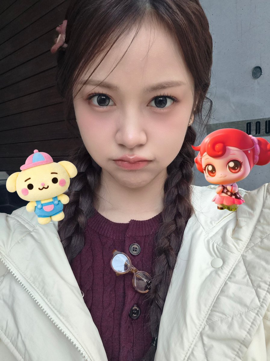 carmenimoet's tweet photo. carmen w/ carmenping &amp; bingping 🥹 https://t.co/MhMgqXAbeU