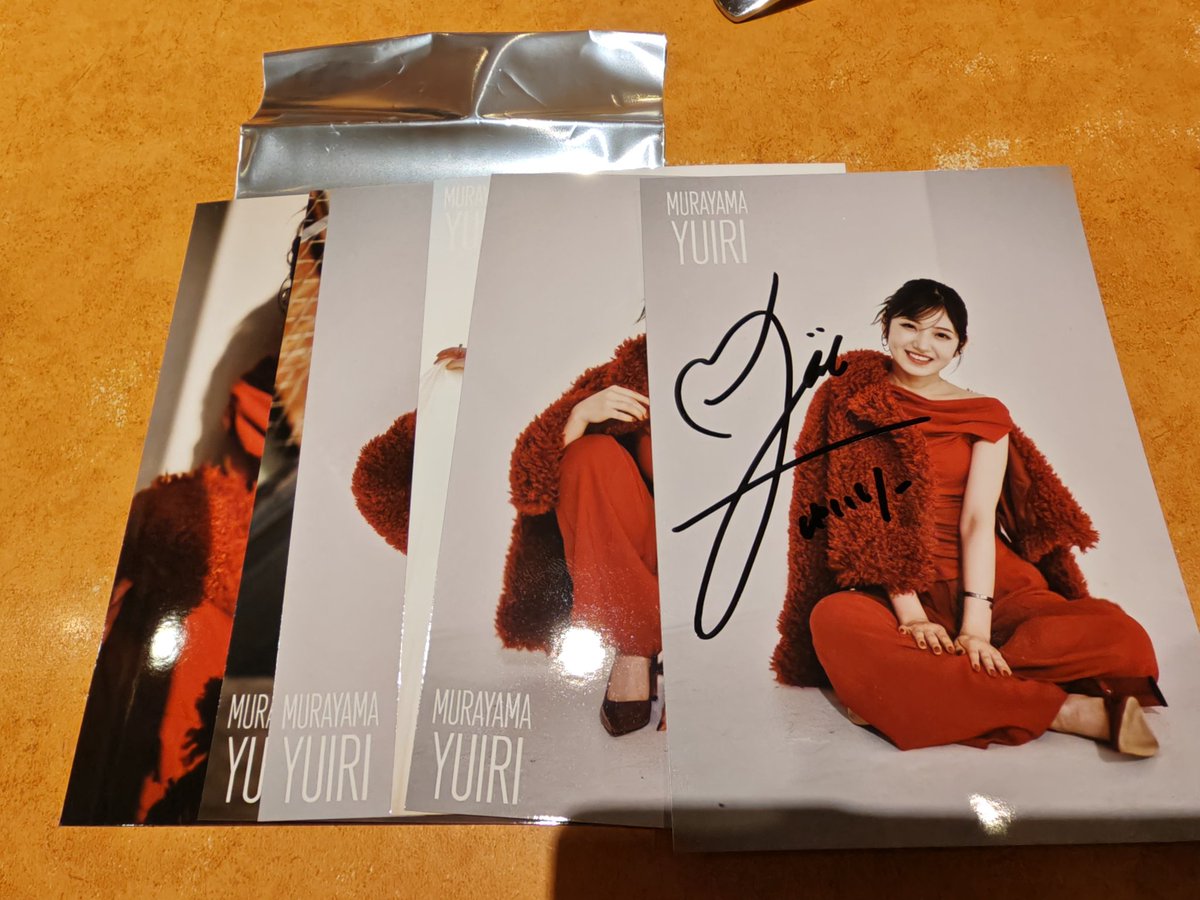 今回のファンミーティンググッズの「ブロマイドセット」買ってたん