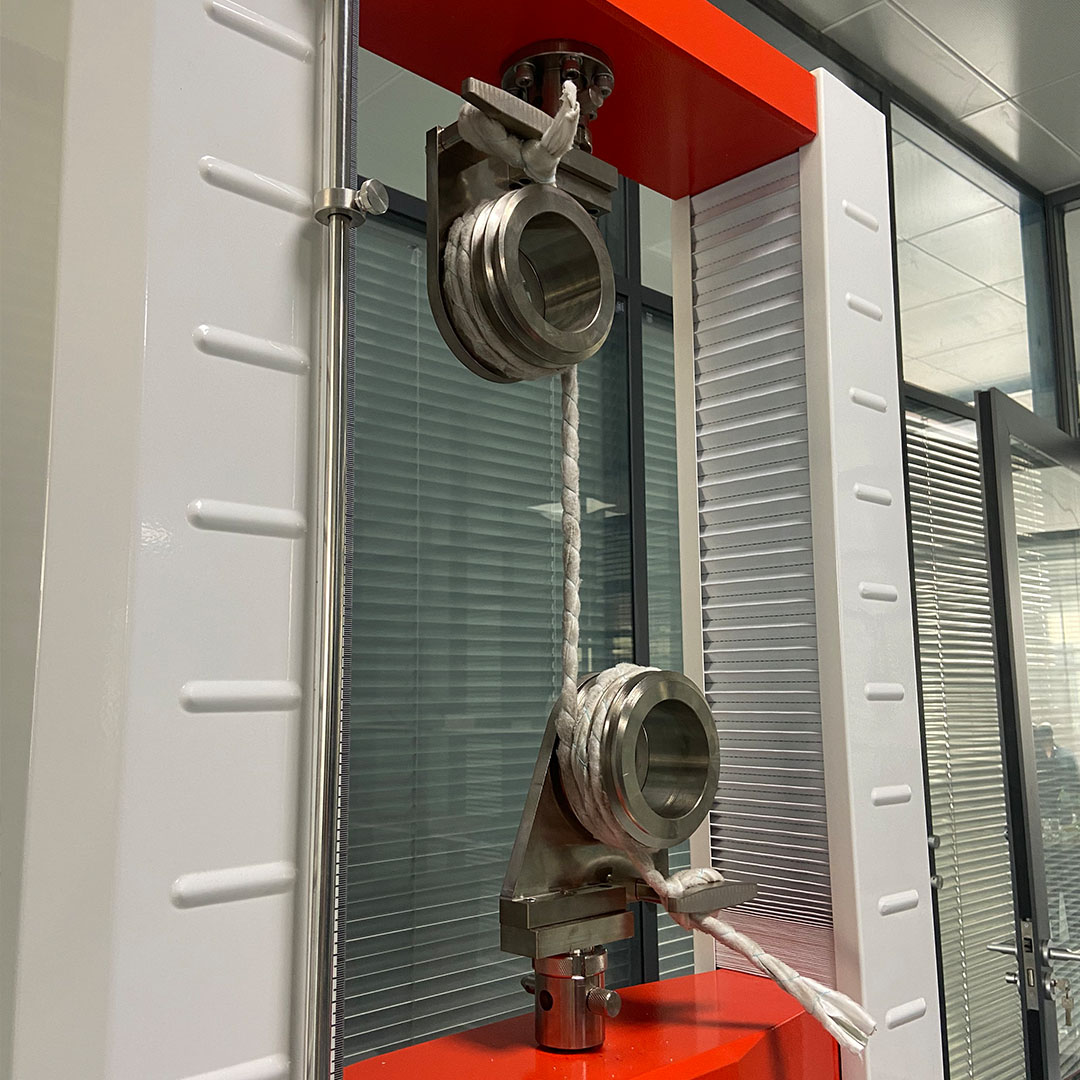 JK_Instrument's tweet image. Rebar failure = structural disaster for buildings/bridges.Our hydraulic universal tester run this rebar stretch test—high-torque control, precise data, and fits every rebar size. 
#UniversalTester #PressureTestingMachine #HydraulicUniversalTester #RebarStretchTest #TestEquipment