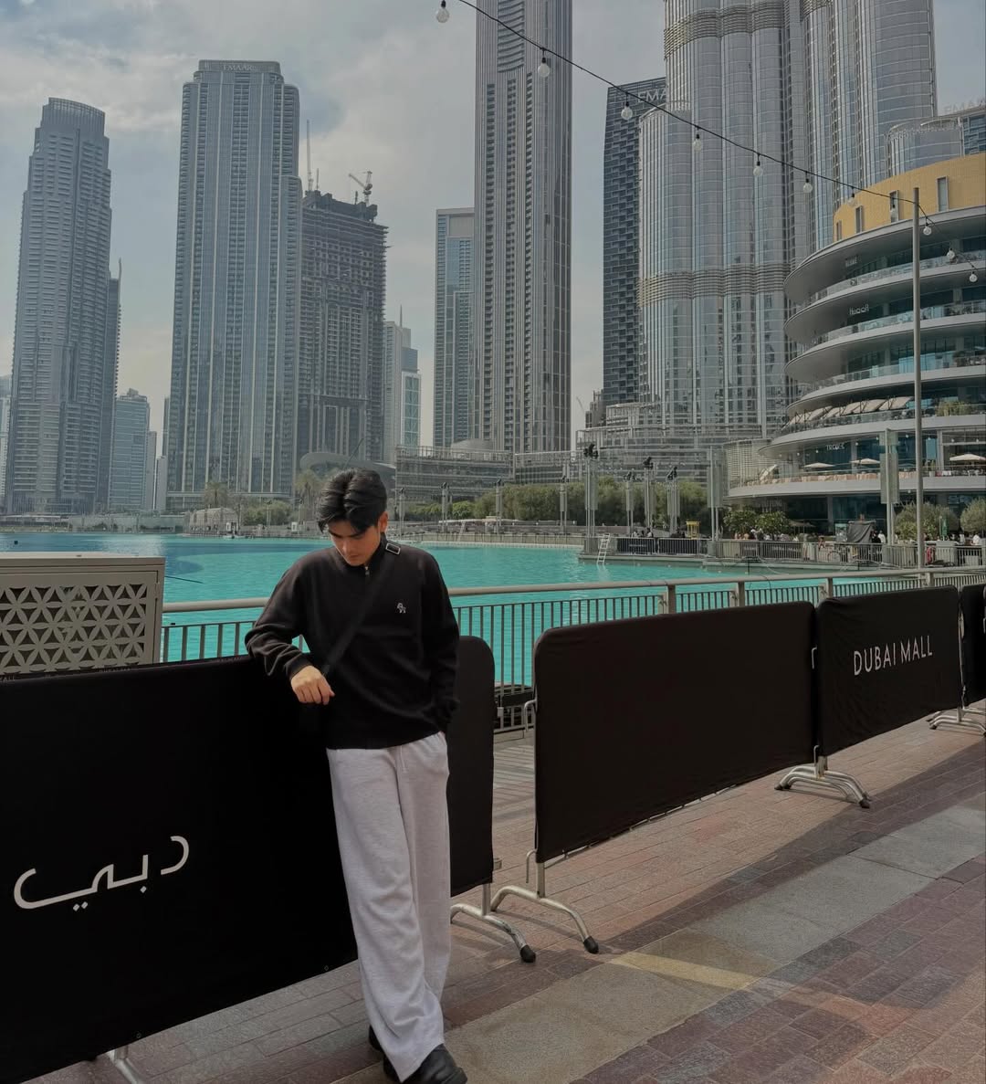 gmanetwork's tweet image. DUBAI, HE'S BACK! 💙

Will Ashley greets the city with “hello…? been a long time” in his latest photos. ✨

📷: Will Ashley on Instagram