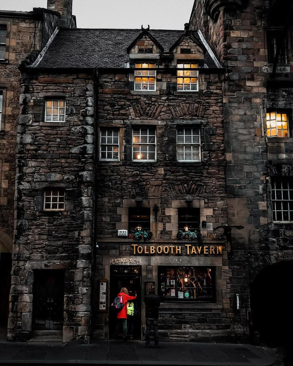 soylebisakinlik's tweet image. i googled my symptoms and it turns out i need a rainy day in Edinburgh