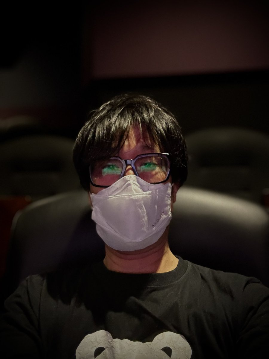 Kojima_Hideo's tweet image. ダーレンの新作がやっと日本公開されたので、ダーレン・アロノフスキー監督の「コート・スティーリング」を観た。ひやああ！！！無茶面白かった！！いつもの“ダーレン”の”打ちにくい“コースを予想して、“バッターボックス”で構えていたら、まるで違った。違う意味での“変化球”！それもエンタメの内側に…