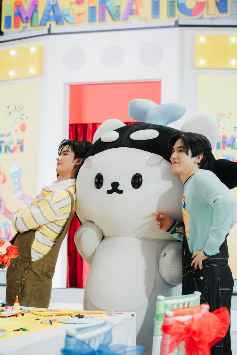 โมเมนต์แสนอบอุ่นของครอบครัวโพก้า 🐳🐻‍❄️

🧩 #TayNew และ #POLCASAN ร่วมงาน LEGO x Siam Paragon The Grand Celebration of Imagination ณ Fashion Hall ชั้น 1 สยามพารากอน

TAYNEWSAN WITH LEGO

#LEGOTHXTayNewPolcasan
#LEGOKidsDay2026 #LEGOTH 
#SiamParagon