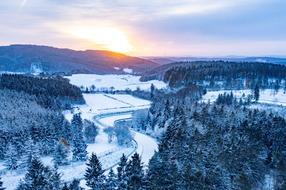 nuerburgring's tweet image. Good morning from your favourite winter wonderland! ❄️🌲

#HeartRace