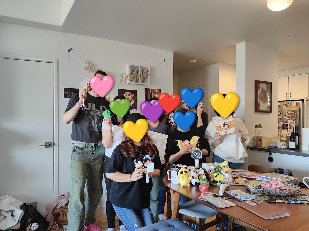 phoqueenv's tweet image. SF Bay Hottest met for a New Year's &amp;amp; birthday celebration for 2PM 😁 We had a great turnout &amp;amp; lots of fun looking at new merch &amp;amp; watching 2PM's music videos! Happy belated birthday to Taec, and happy early bday to Jun.K, Junho, and Chansung 🥰
Hope we can get concert tickets!!🙏🏼