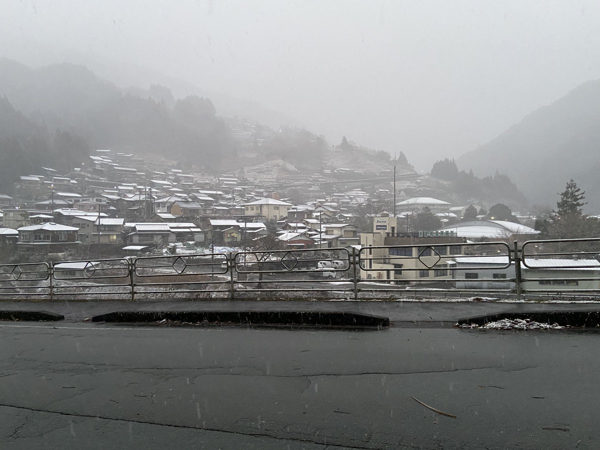 水窪はもうだいぶ積もってる
明日ヤバそう😂