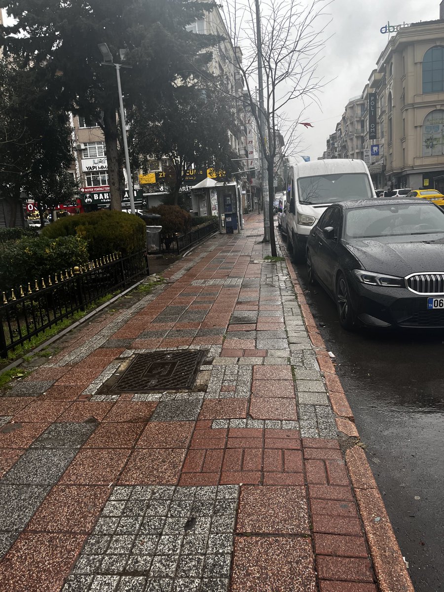 Dışarda fırtına var şuan uyumam gerekiyordu  ya bu saatte ne işimiz var Aksaray’da..😂🤭
#günaydın