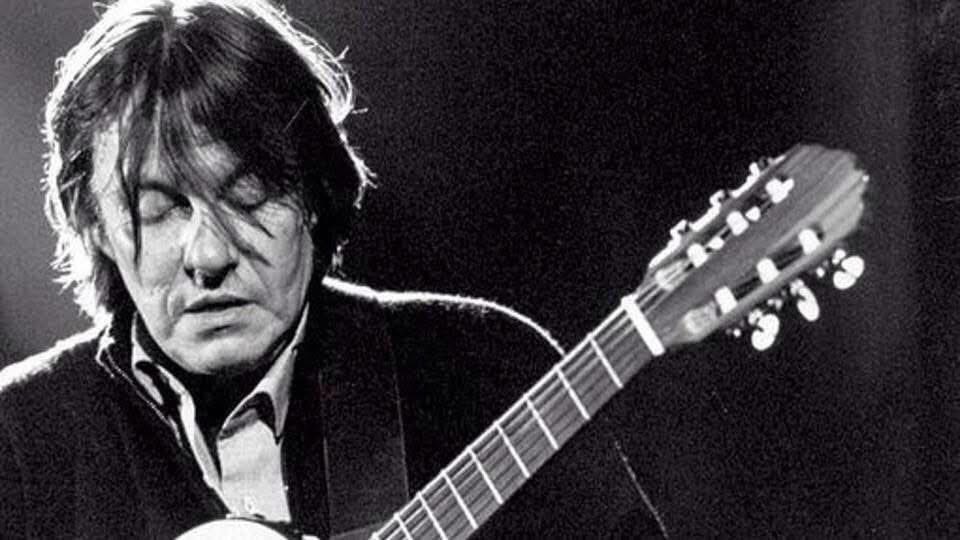 Ventisette anni fa moriva il poeta.
Non la poesia.