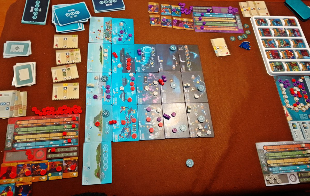 飯田市 #ボードゲーム 会 エンデバー・ディープシー 前作に比べて、テーマ変更した点は凄く残念だけど、皆様の呟きが高評価なので気になってた作品。3人以上→1人でもプレイ可になったり、MAP新システムのリプレイ性UPや遊びやすくなった爽快感と手軽さ等、万人に高評価なのも納得の面白さでした！