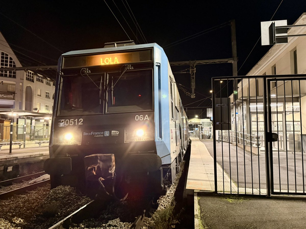 RailsEnVue's tweet photo. Hello tout le monde ☀️ 

Deuxième et dernière journée de cette décade, avec une extrême mat’ au programme: 

- LOLA Montigny ➡️ Invalides
- NORA Invalides ➡️ Pontoise
- LOLA Pontoise ➡️ Invalides 

Place au repos! 😴 

(@RuhtraXbd @AleksNlg nvm les bebous ❤️) https://t.co/5XZjV64lwo