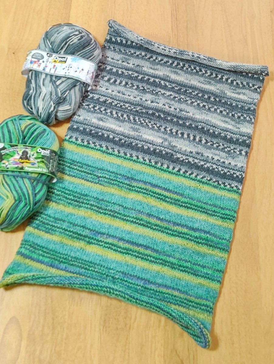 eminai0503's tweet image. 今年初めての完成品は
旦那さんの4枚目の腹巻帽子🧶
お正月に義実家へ行った時
成り行きでお義父さんに旦那さんが着用していた腹巻帽子を置いてきたので 急いで編みました☺️

今年もよろしくお願いいたします🎍
#opal　#腹巻帽子