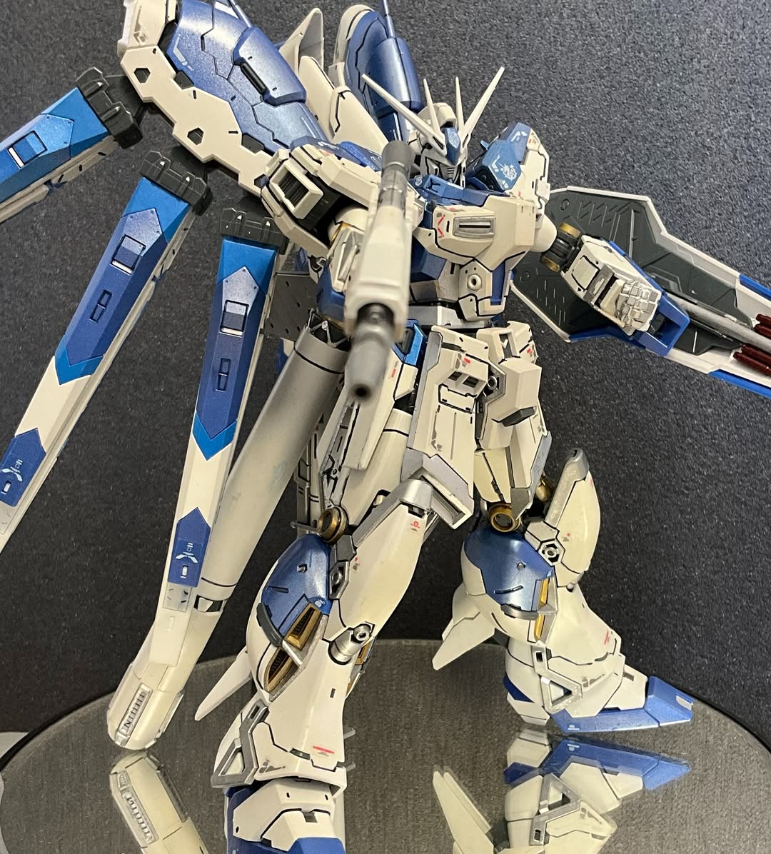 Lisa_19890224's tweet photo. RG Hi-νガンダムです！！ νガンダムのシリーズで一番カッコよくて強いガンダムです‼️ 
ハイパーメガバズーカランチャーは手に入りませんでしたがそのうち再販したら購入予定です🥰 
みんなはνガンダムの中でどれが一番お気に入り？#ガンダム #ガンプラ #ガンプラ女子 #ガンダム女子  #hiνガンダム https://t.co/IC2KXjPc6T