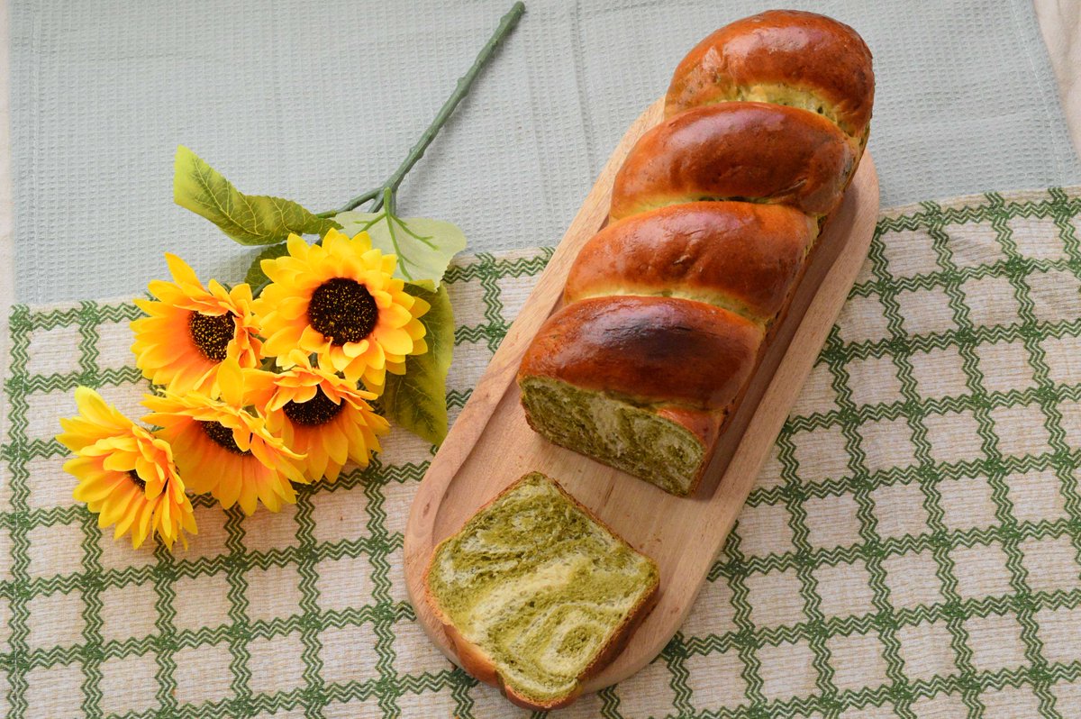 Ez itt egy mesés machás kalács, receptjéhez nem kell tolmács

youtu.be/L9uF8AglVlc

sutisari.blog.hu/2026/01/11/ez_…

#sütisári #süti #kalács