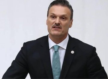 Hiç bir yazılı önergesi yok, 
gensoru yok, meclis konuşması yok. 

Kürsüye sadece vekil yemini için çıktı. 
273 bin TL vekil maaşı alıyor
haram olsun diyenler burda mı.?
#KökMaaşZulmü