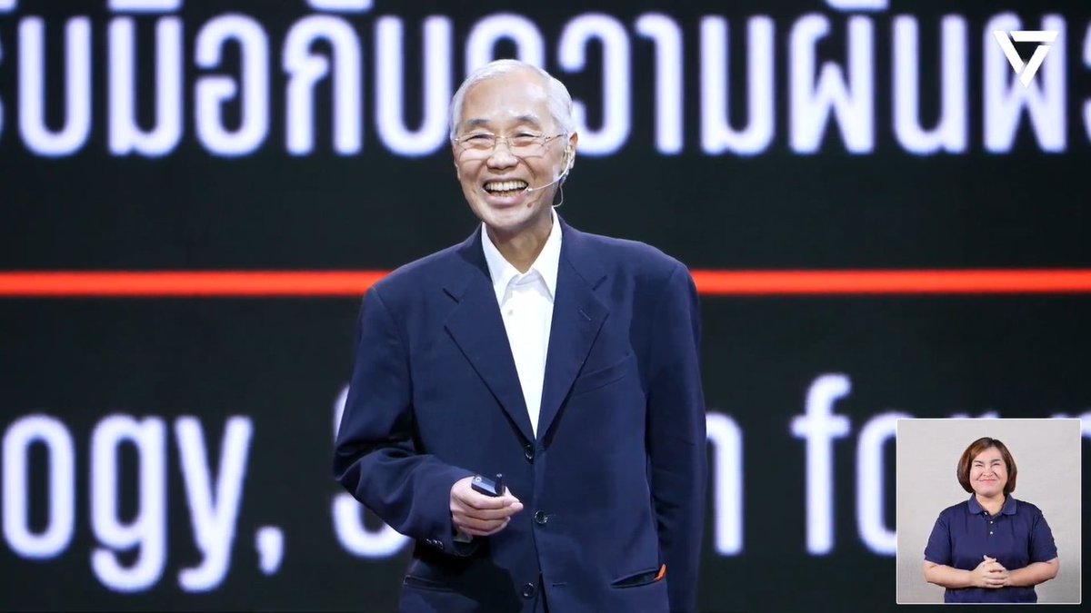 "ทุกท่านครับ เลือกพรรคประชาชนนะครับ 😊" 
"ถ้าเลือกพรรคประชาชน พรรคประชาชนตั้งรัฐบาลครั้งต่อไป จะได้คนอย่างผมที่มีประสบการณ์ประมาณนี้ไปช่วยงานด้านการต่างประเทศครับ" 
อิชั้นนี่ลุกขึ้นปรบมือหน้าคอมเลย
#พรรคประชาชน
#เปิดวิสัยทัศน์รัฐบาลประชาชน