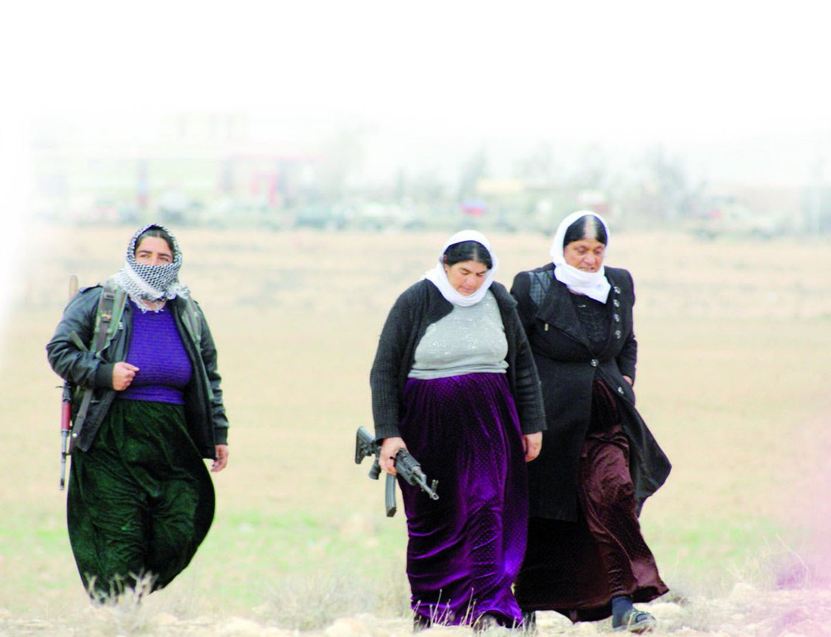 "Rojava li nav agir û xwînê
hêvî ji nav xwînê dimeşe..."

#DefendRojava