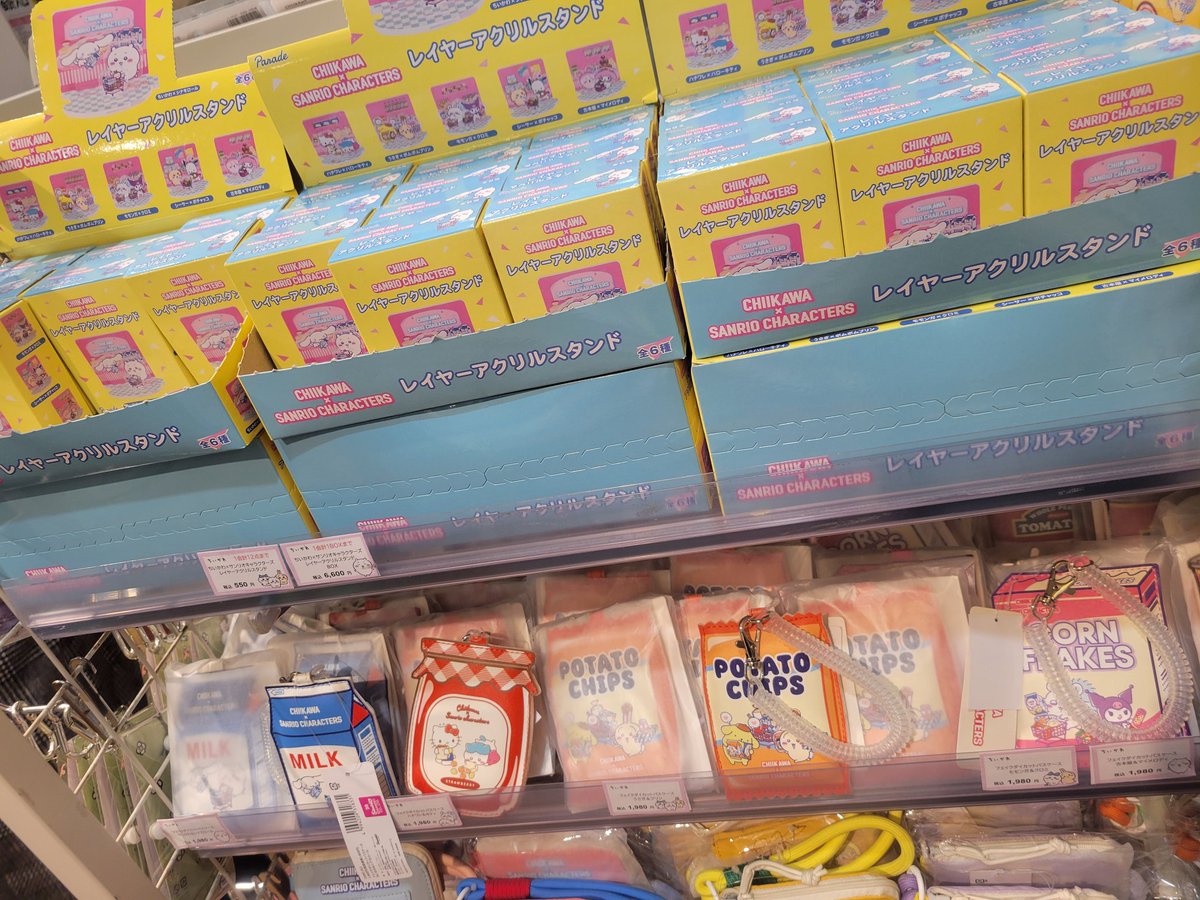 #ちいかわらんどTOKYO_Station
ちいかわサンリオの
レイヤーアクリルスタンドありました。