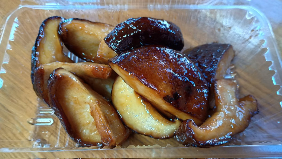 本日は沢山のご来園を誠にありがとうございました☺️🙏
お客様の美味しい！の一言や、楽しそうなご様子は何よりの励みで🥹老体に鞭打つ園主の活力の元です💪
夕方からぐっと冷え込んでまいりました🌬️明日ご予約の皆様、是非暖かい服装でお越し下さいませ😌🍄‍🟫
＃原木椎茸　＃椎茸狩り