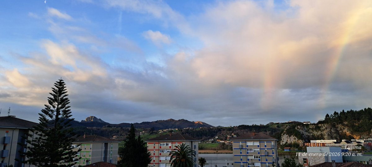 luismams's tweet photo. Buenos días, amanece en Ribadesella con 9° y el saludo de un doble arcoiris a la luna.
@eltiempotpa @arangometeo https://t.co/CK8UxqP7cZ