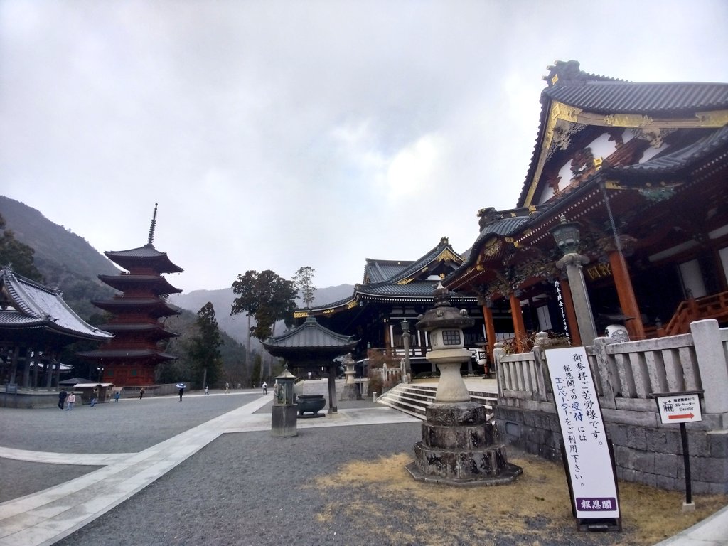 本日は富士五湖周辺を廻りました
富士五湖全て廻りましたが
本日一番綺麗に富士山が撮れたのは本栖湖でした
身延山ではみぞれがチラついてました

#本栖湖
#鳴沢氷穴
#忍野八海
#身延山久遠寺