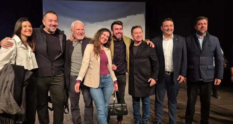 Bodrum’da Süngerci Mehmet Baş’ın yaşamının anlatıldığı “Mavi’nin İsimsiz Kahramanları” adlı belgeselin gösterimine katılım sağladık. İMEAK Deniz Ticaret Odası Bodrum Şube olarak Dalış sektörümüzü ve geçmişimiz olan süngerciliğimizi desteklemeye devam edeceğiz.