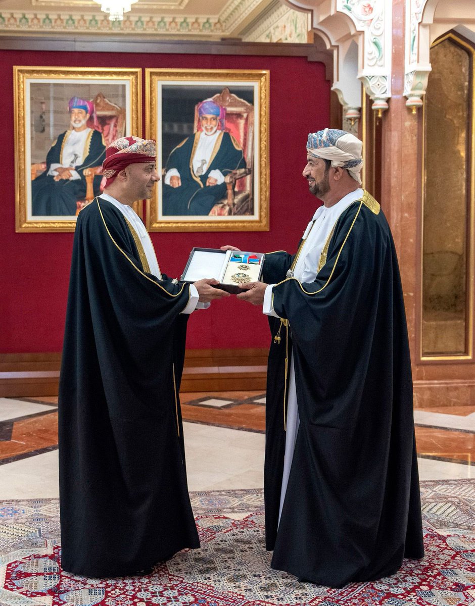 أبارك للسيد خالد بن حمد بن حمود البوسعيدي  <a href="/SayyidKhalid/">خالد بن حمد البوسعيدي</a> 
الثقة الثانية بنيله وسام الإشادة السلطانية من الدرجة الأولى في مجال الفنون والثقافة.
من أسرة أحبّت عمان وسلطانها، وتربّى على الإخلاص للوطن والقيادة، وقد أثرى الفن والثقافة العمانية وقدم العديد من الأناشيد والأغاني الوطنية