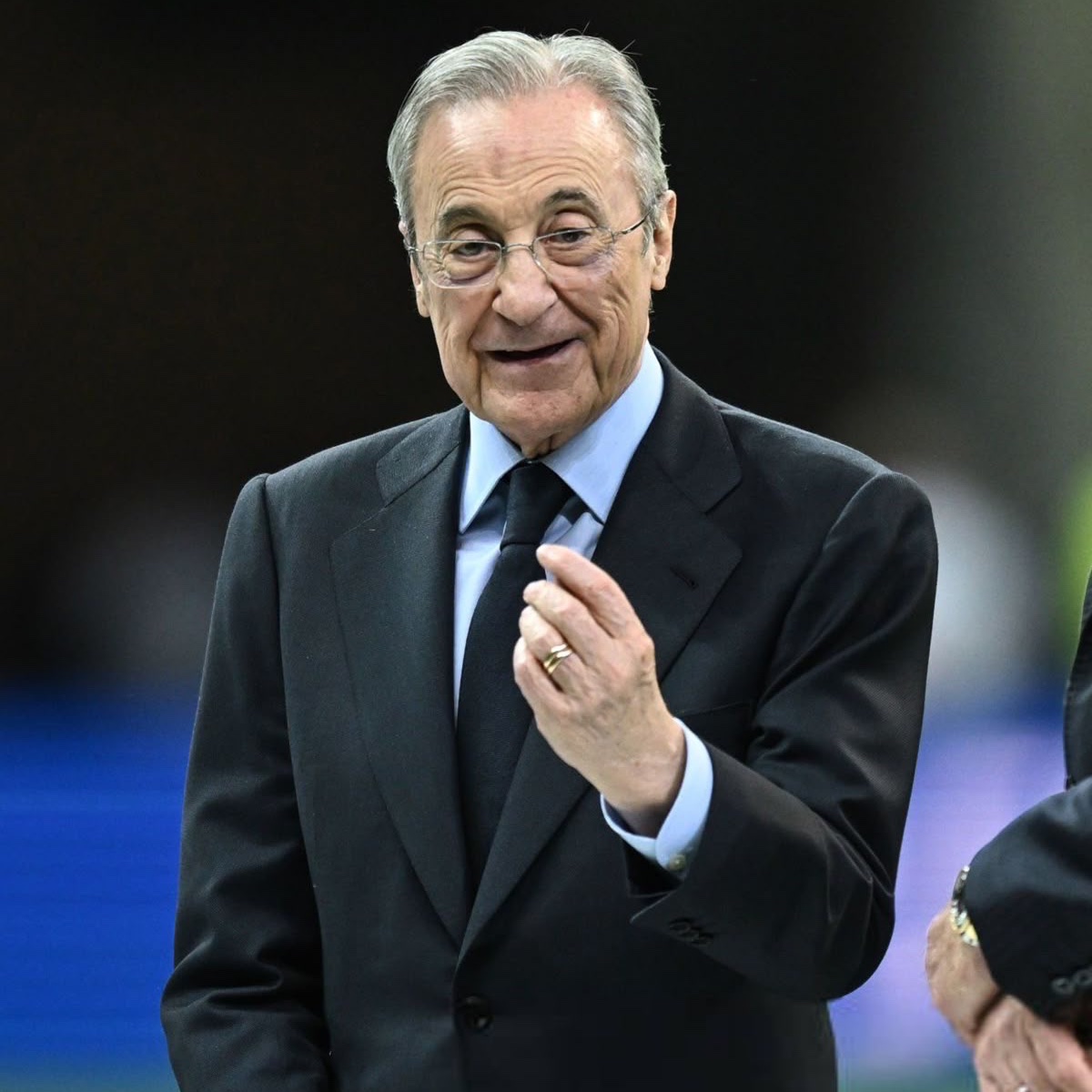 theMadridZone's tweet image. 🚨 BREAKING: Real Madrid are close to renewing their deal with Emirates.

The current deal is worth €70m - 80m. 

The new deal could EXCEED €100 million per season. @jfelixdiaz