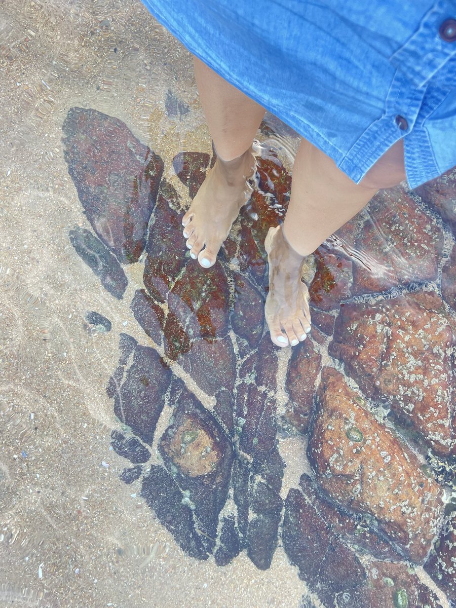 RokeyaValli's tweet photo. My holidays officially end today, back to reality tomorrow: For those who experienced loss and hardship, may 2026 be a season where God does a new thing. For those who encountered open doors and new opportunities, may your territory be expanded and your impact multiplied 🥳

Wishing you a year of growth, purpose, and light 💙
