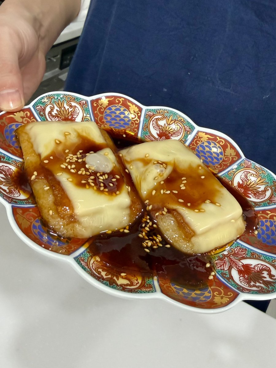 背徳コチュバタとろチー餅：バターで切り餅2個をカリカリに焼き