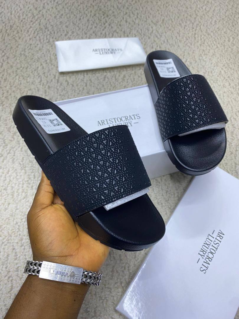PreshiousChild's tweet image. Men slides ..... 25k each 

#BehindTheScenes #menslides #IranRevolution2026 #AFCON2025 #StarAcademyLeLive