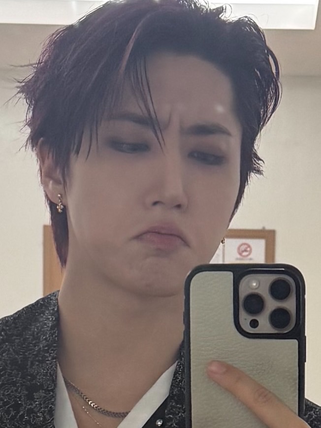 han gallery tweet media