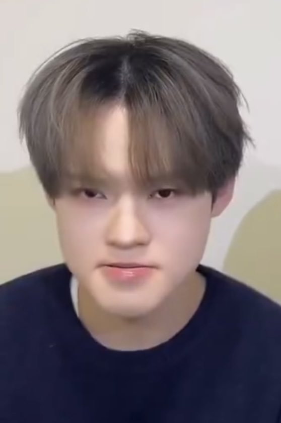 catcoIIector's tweet image. 중국즈 바람 후~ 부는 차이 넘웃기고귀여움

천러 동생은 밖으로 후~💨 불어서
(๑ ｰ̀֊ｰ́ ๑) &amp;lt;&amp;lt; 삐쥭 일케 됏는데
런쥔 형아는 볼 안으로 바람빵빵 넣어가지고
⠀⠀⠀⠀⠀⠀⠀⠀  ⠀⠀뽀둥된 거 &amp;gt;&amp;gt; ( ◍ •̀ㅁ•́ ◍ )