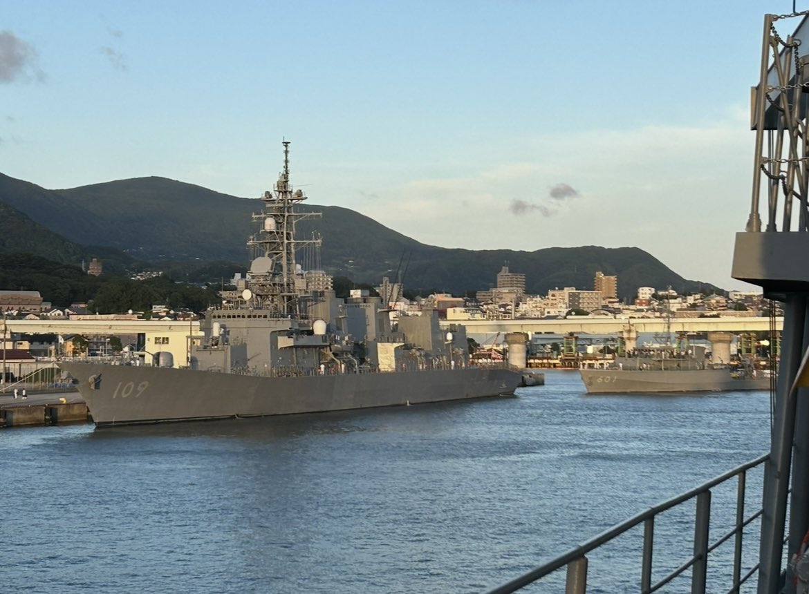 haruna_87's tweet photo. みなさんはじめまして！
海上自衛隊を主に撮影していて、推し艦は、しまかぜ、かが、ありあけ、しらぬいです。昔ながらのゴテゴテした艦からシュッとした最新の艦まで幅広く撮ってます！ https://t.co/KVLrYYT8Z2