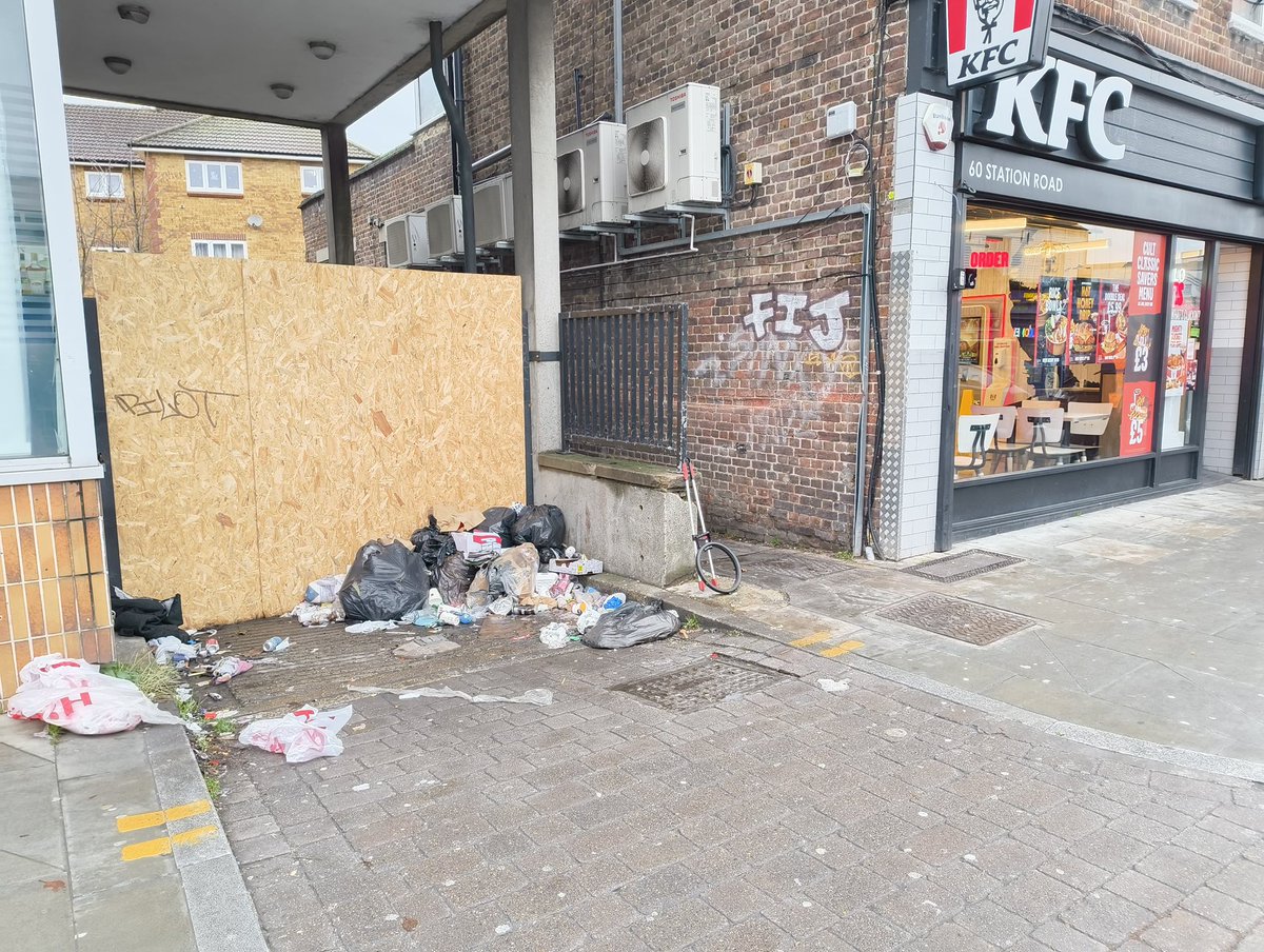 Thank you to the local volunteers and <a href="/Hillingdon/">Hillingdon Council</a> who  cleared 45 bags of litter in Hayes Town. Fly-tipping is illegal, harmful to our environment, and unfair to everyone who takes pride in keeping our area clean and safe.
📞Report it here: hillingdon.gov.uk/flytipping