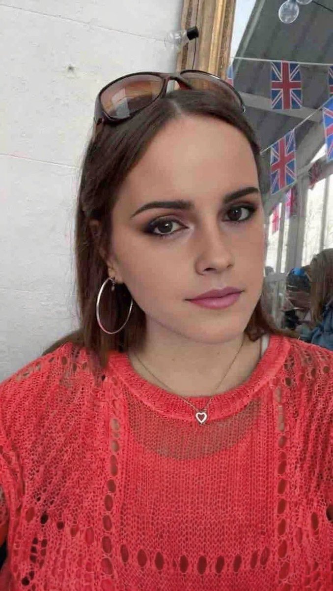 Emma_Watson7448's tweet photo. Honey I wish I can be with you right now I missed you so much 🥰💕🌹 #EmmaWatson https://t.co/m09BMlAzWK