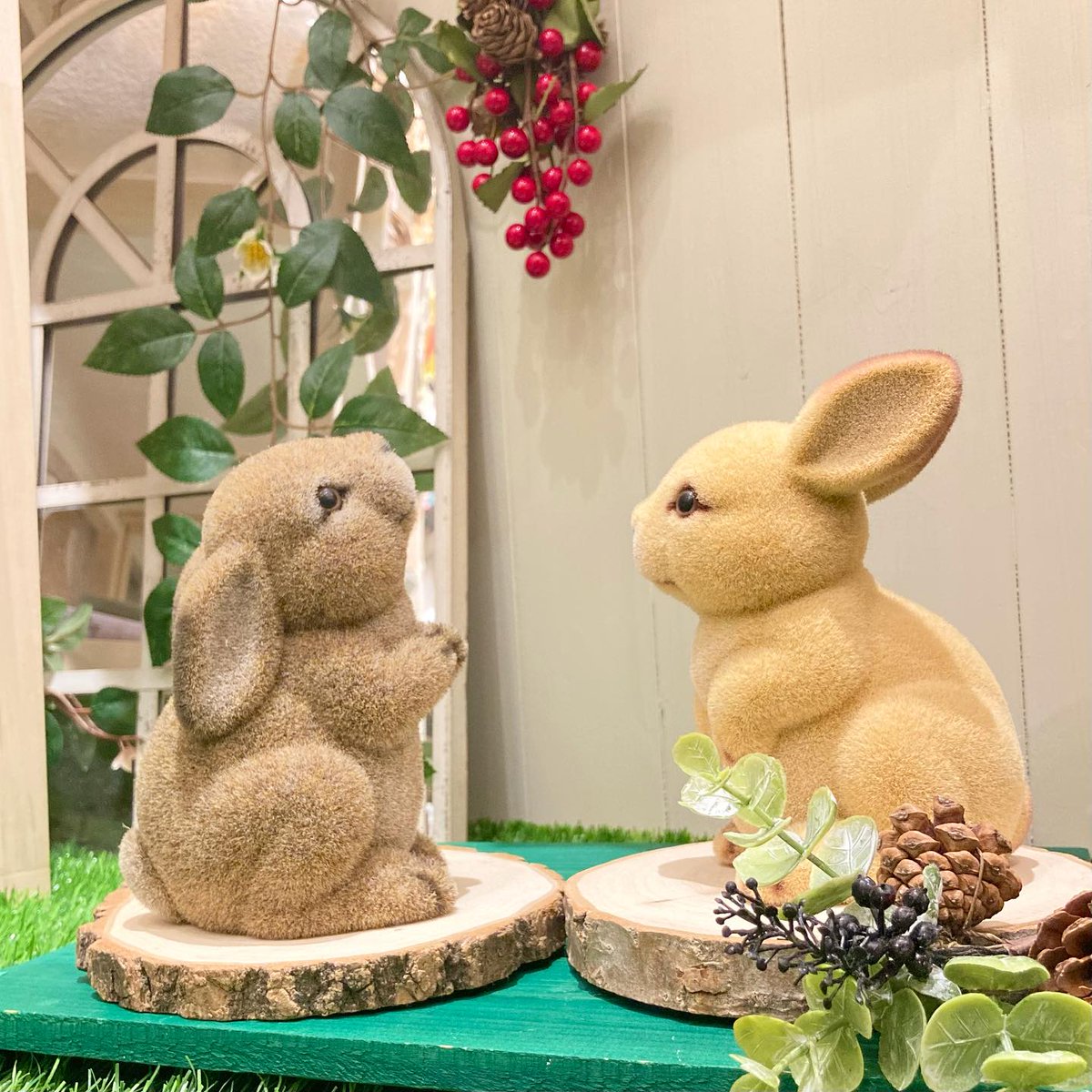 撫でられる、うさぎの貯金箱🐇 2026年に向けた“癒しの貯金”にもぴったり🎍 背中にはコイン投入口付き✨ 500円玉が約150枚入ります💰  🐰うさちゃんの貯金箱