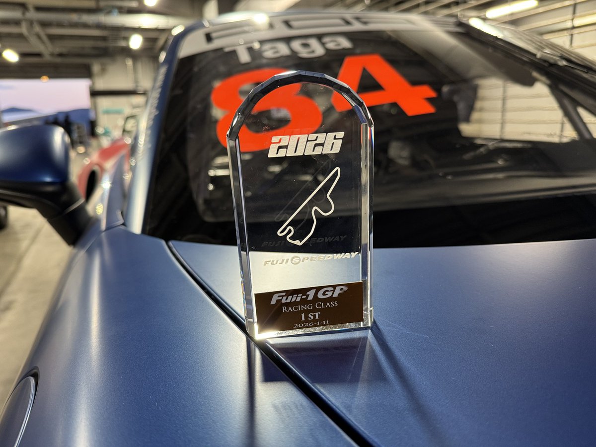 CREF_MotorSport's tweet image. 今年のFuji-1GP、総合優勝！

新年最高のスタートになりました。

Superクラスの方はいくつかアクシデントもあって8位でした。

#fuji1 #gp #fujispeedway #porsche #992cup #991cup #podium #フジワンgp #富士スピードウェイ #優勝 #ポルシェ　#クレフ #cref