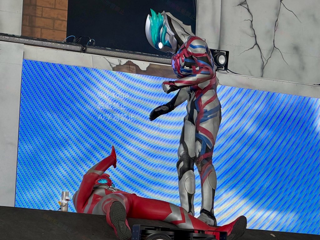 戦いが終わり、大の字に寝転んだオメガに
『大丈夫か？』とお腹をポンポンするブレーザー🤭