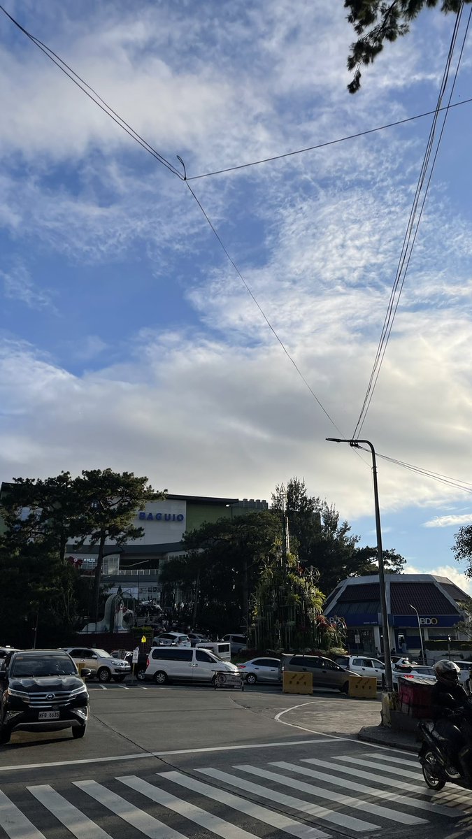 _rbdr's tweet image. Buti naman at maaliwalas ang panahon ngayon. Pero ang dami pa ring taooooo! Tara kape? Anyone? Tapos tignan natin kung saan na punta after?

#alterbaguio
#alterbenguet
#alterph